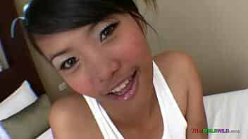 Teen Thai with pretty Asian eyes gives great blowjob