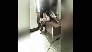 CAMARA en la Oficina! ESTUDIANTE Mexicana Follando con Profesor ! Sexo Casero!