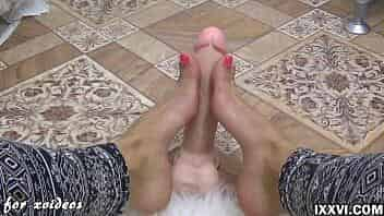 Masturbate the dildo my feet and I really like it